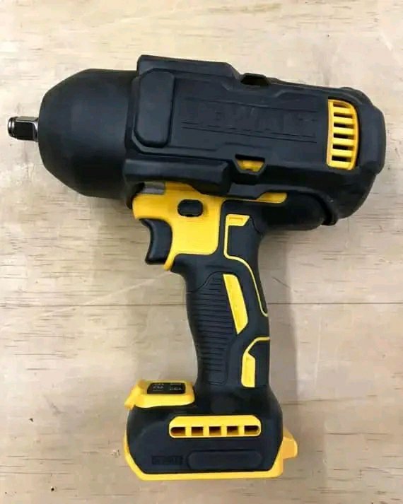 DeWALT and Milwaukee tools pallets