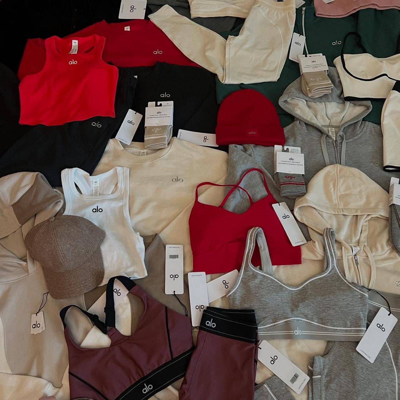 Alo yoga clothing