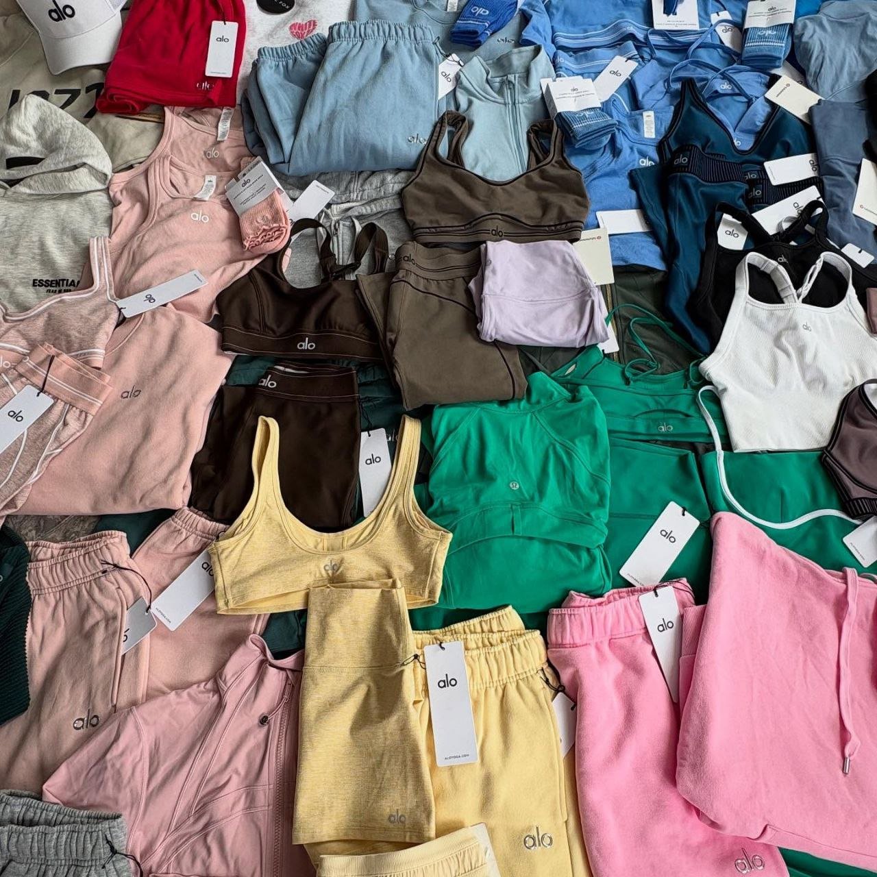 Alo yoga clothing