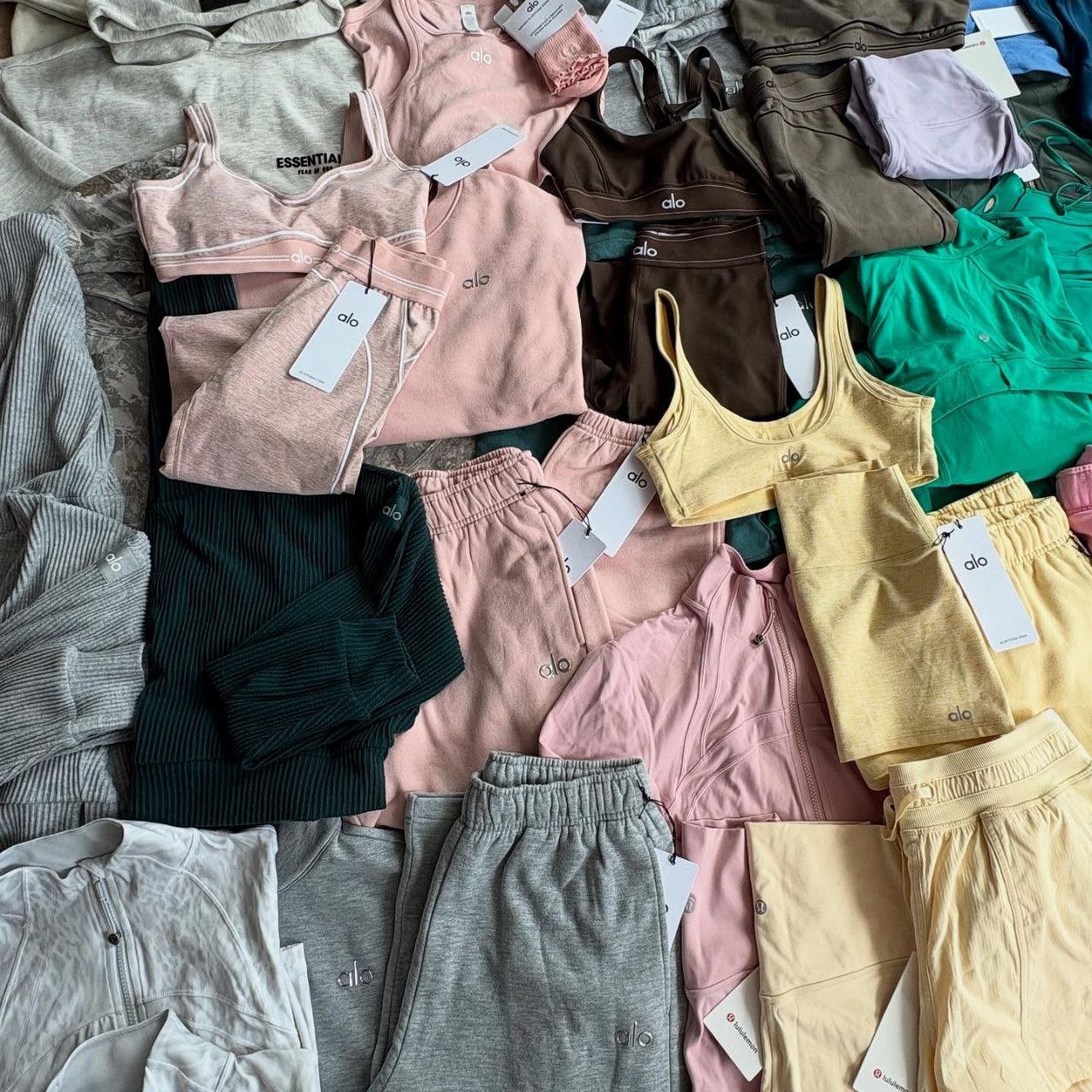 Alo yoga clothing